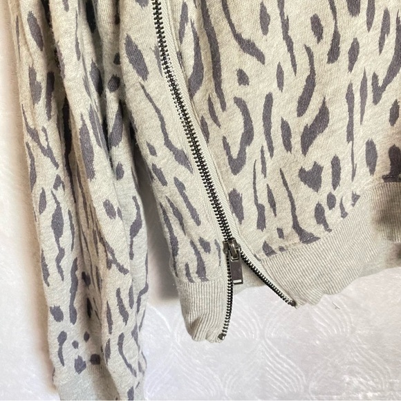 Rails Marlo Sweater Abstract Cheetah Print in Grey Women’s Sz L Side Zip Accents - Picture 8 of 12